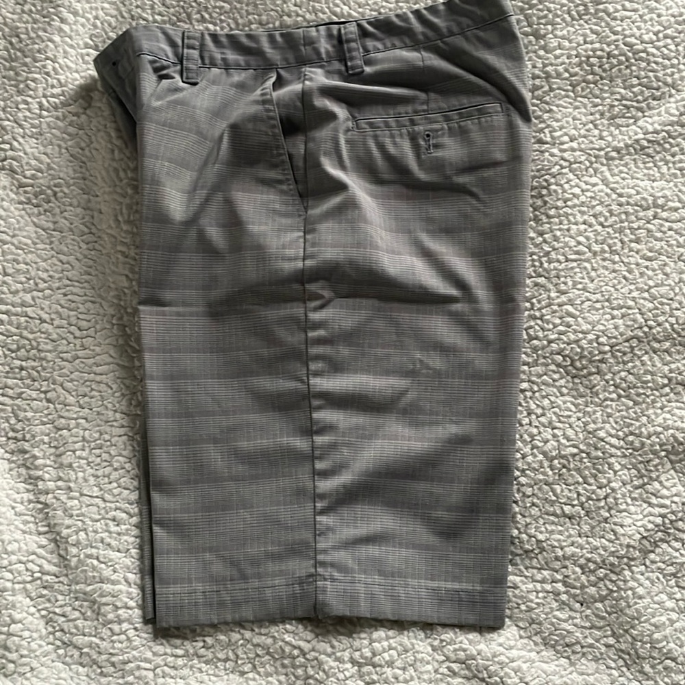 Size 32 adidas golf shorts